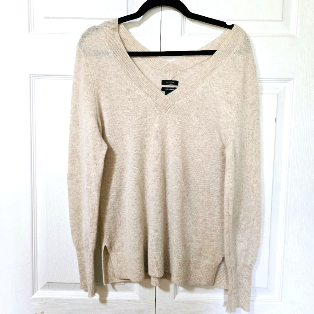 HALOGEN Women's Medium 100% Cashmere Taupe Long Sleeve V-neck Thin Sweater